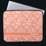 Funda Para Portátil Monograma de Flores Tropicales Girly Coral Peach<br><div class="desc">Manga Monograma De Portátiles De Flores Tropicales Girly Coral Peach. Fácil de personalizar con texto,  fuentes y colores. Creado por el diseñador Zazzle pro BK Thompson exclusivamente para Cedar y String; por favor contáctenos si necesita ayuda con el diseño.</div>