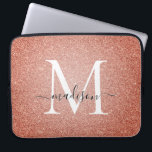 Funda Para Portátil Monograma de guion de guion de oro rosa con Purpur<br><div class="desc">Purpurina Rosa Rosa Dorado Sparkid Script Monograma Ordenador Funda Portátil</div>