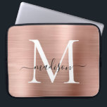 Funda Para Portátil Monograma de guion rosado de oro Metalizado Girly<br><div class="desc">Rosa Rosa Rosa Oro Metalizado Girly Cuidada Script Monograma Cubierta de ordenador</div>