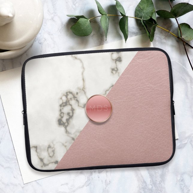 Funda Para Portátil Monograma de mármol moderno geométrico rosado Rubo (Blush Pink Geometric Modern Marble Monogram Laptop Sleeve. Just add your initials)