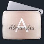 Funda Para Portátil Monograma de ómbre metálico de oro rosa rosa de Ru<br><div class="desc">Funda Monograma moderno y elegante de Rubor Rosa Gold Metallic Gold. Este funda puede ser personalizado para incluir su nombre inicial y su primer nombre y hace un gran Navidad de niñas o un regalo de cumpleaños Sweet 16.</div>