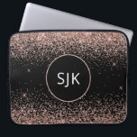 Funda Para Portátil Monograma de Purpurina negro rosa de Rubor<br><div class="desc">Rubor Pink - Rosa Gold y Black Faux Purpurina y Sparkle Elegant Monogrammed Initials Funda. Este funda se puede personalizar para incluir su nombre inicial y su nombre de pila.</div>