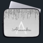 Funda Para Portátil Monograma de Purpurina plateado y espárragos<br><div class="desc">Purpurina de goteo de imitación de Faux de Plata y Funda elegante de Monograma de Sparkle. Este funda se puede personalizar para incluir su nombre inicial y su nombre de pila.</div>