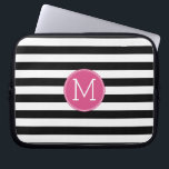 Funda Para Portátil Monograma de rayas blancas y negras de color rosad<br><div class="desc">Un diseño audaz y moderno con un área de monogramas. Si necesita ajustar la ilustración o cambiar el tipo de letra,  puede hacer clic en el área personalizar. Esto le llevará a la herramienta de diseño donde puede hacer muchos cambios.</div>