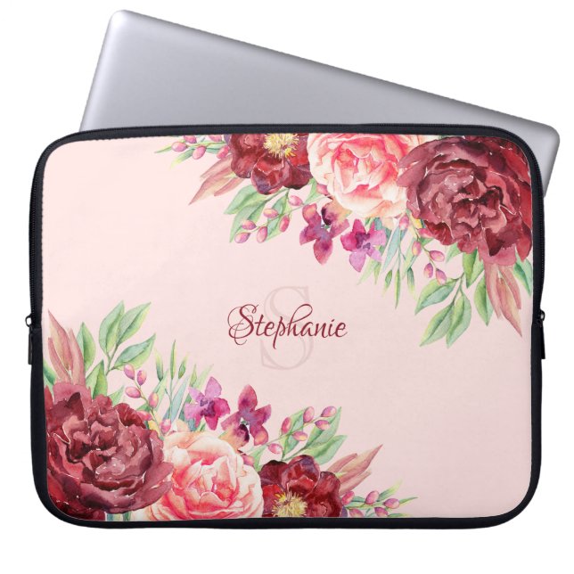 Funda Para Portátil Monograma de Rubor de Borgoña Floral Personalizado (Frente)
