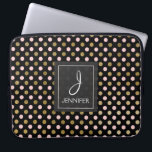 Funda Para Portátil Monograma del patrón de punto de polka rosa y Reli<br><div class="desc">Relieve metalizado dorado rosa,  negro y falso Patrón de Punto Polka Elegante Funda Monograma. Este funda se puede personalizar para incluir su nombre inicial y completo.</div>