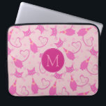 Funda Para Portátil Monograma del patrón del gato brillante de color r<br><div class="desc">Patrón de gato de color rosado con monograma opcional.</div>