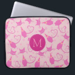 Funda Para Portátil Monograma del patrón del gato brillante de color r<br><div class="desc">Patrón de gato de color rosado con monograma opcional.</div>