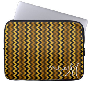 Funda Para Portátil Monograma del Personalizado Zigzag chevron marrón