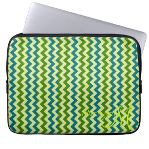 Funda Para Portátil Monograma del Personalizado Zigzag Green Chevron