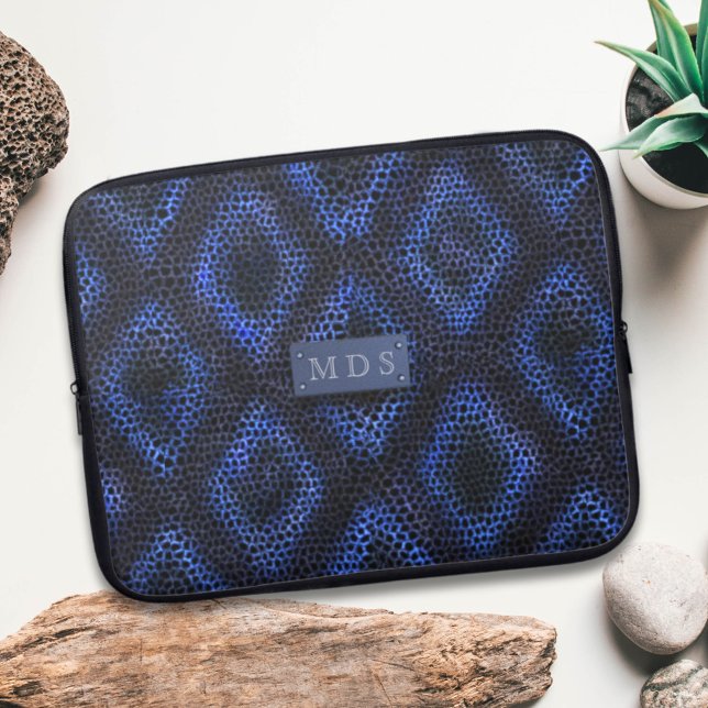 Funda Para Portátil Monograma del Piel de serpiente de imitación del p (Cool Blue Abstract Pattern Faux Snakeskin Monogram laptop sleeve just for your initials)