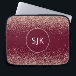 Funda Para Portátil Monograma del Purpurina de oro rosa rosa de la Rub<br><div class="desc">Rubor Pink - Rosa Gold y Burgundy Red Faux Purpurina y Sparkle Elegant Monogrammed Initials Funda. Este funda se puede personalizar para incluir su nombre inicial y su nombre de pila.</div>