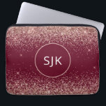 Funda Para Portátil Monograma del Purpurina Rubor Rosa Gold Red Burgun<br><div class="desc">Rubor Pink - Rosa Gold y Burgundy Red Faux Purpurina y Sparkle Elegant Monogrammed Initials Funda. Este funda se puede personalizar para incluir su nombre inicial y su nombre de pila.</div>