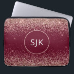 Funda Para Portátil Monograma del Purpurina Rubor Rosa Gold Red Burgun<br><div class="desc">Rubor Pink - Rosa Gold y Burgundy Red Faux Purpurina y Sparkle Elegant Monogrammed Initials Funda. Este funda se puede personalizar para incluir su nombre inicial y su nombre de pila.</div>