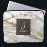 Funda Para Portátil Monograma elegante de oro y mármol blanco<br><div class="desc">Funda de Monograma Elegante de Mármol Blanco y Oro. Este funda se puede personalizar para incluir su nombre inicial y completo.</div>