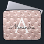Funda Para Portátil Monograma elegante del vintage del oro color de<br><div class="desc">Oro color de rosa rosado elegante,  caso de Rubor del monograma del vintage. Este caso se puede modificar para requisitos particulares para incluir su inicial y nombre.</div>