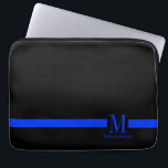 Funda Para Portátil Monograma fino del personalizado de Blue Line<br><div class="desc">Una línea azul fina indicativa de la profesión de la ley-aplicación. Este artículo ofrece un monograma de encargo junto con su nombre o su nombre de los beneficiarios del regalo por debajo él.</div>