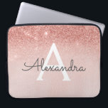 Funda Para Portátil Monograma Glam Rosa Gold Purpurina y Esparkle<br><div class="desc">Glam Rosa Gold Ombre Faux Purpurina y Sparkle Modern and Elegant Monogram Funda. Este funda se puede personalizar para incluir su nombre inicial y su nombre de pila.</div>