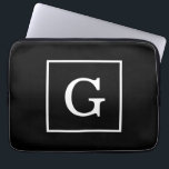 Funda Para Portátil Monograma inicial con marco blanco negro<br><div class="desc">Monograma inicial con marco blanco negro Un fondo sólido y negro elegante con un área enmarcada en blanco para su monograma, nombre u otro texto. También puede cambiar el tipo de letra del texto, cambiar el tamaño y el color del tipo de letra, mover el texto, etc. Si quieres este...</div>