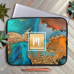 Funda Para Portátil Monograma mármol acuarela color turquesa dorado na<br><div class="desc">Un cuadrado de Relieve metalizado dorado brillante y falso con una tipografía de escritura monograma inicial, presenta un fondo acuático rico, con venas doradas, azul turquesa y naranja amarillo en esta elegante funda de neopreno montada en forma de trendy, ondulada y ondulada. Hace una declaración divertida y elegante cada vez...</div>