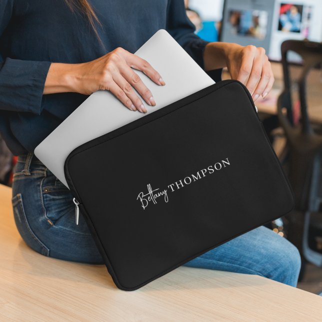 Funda Para Portátil Monograma moderno de escritura de Moda blanca negr (Subido por el creador)