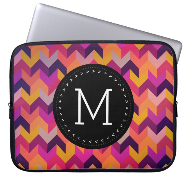 Funda Para Portátil Monograma negro de cheurón geométrico moderno (Frente)