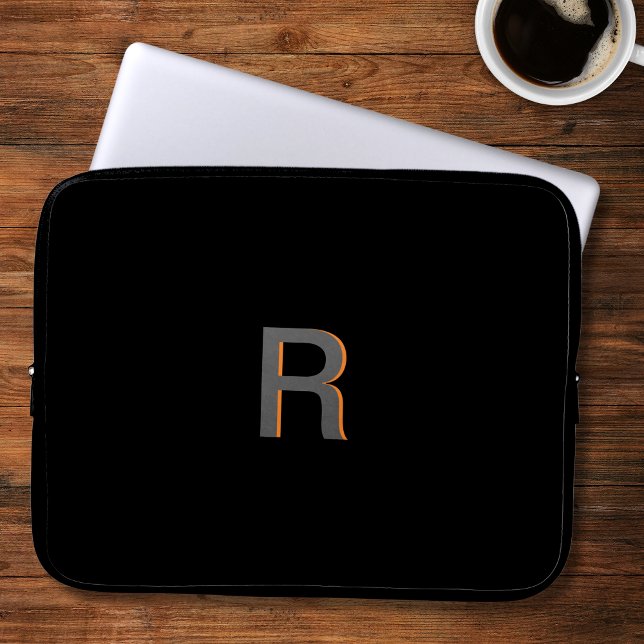 Funda Para Portátil Monograma negro moderno | Personalizado inicial (Modern Black Typography Laptop Case, in Classic Minimal Design. Great Gift for him.)