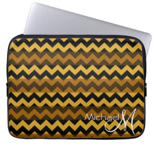 Funda Para Portátil Monograma personalizado de zigzag en chevron marró