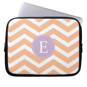 Funda Para Portátil Monograma púrpura de cheurón blanco naranja