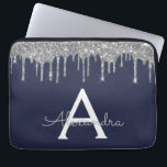 Funda Para Portátil Monograma Purpurina espumoso de plata azul de la m<br><div class="desc">Faux azul marino y plateado con Purpurina Girly moderno y elegante y elegante Funda Monograma elegante. Este funda se puede personalizar para incluir su nombre inicial y su nombre de pila.</div>