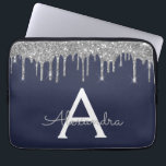 Funda Para Portátil Monograma Purpurina espumoso de plata azul de la m<br><div class="desc">Faux azul marino y plateado con Purpurina Girly moderno y elegante y elegante Funda Monograma elegante. Este funda se puede personalizar para incluir su nombre inicial y su nombre de pila.</div>