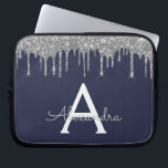 Funda Para Portátil Monograma Purpurina espumoso de plata azul de la m<br><div class="desc">Faux azul marino y plateado con Purpurina Girly moderno y elegante y elegante Funda Monograma elegante. Este funda se puede personalizar para incluir su nombre inicial y su nombre de pila.</div>
