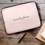Funda Para Portátil Monograma redondeado moderno de color rosa con for<br><div class="desc">Diseño de monograma cursivo de color rosa grisáceo para la vida cotidiana.</div>