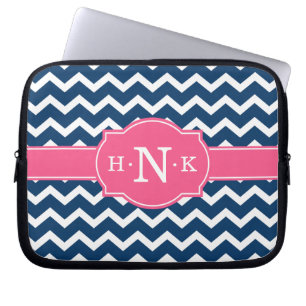 Funda Para Portátil Monograma rosa de Chevron azul giratorio