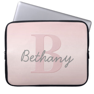 Funda Para Portátil Monograma rosa de Personalizable corto y guión de