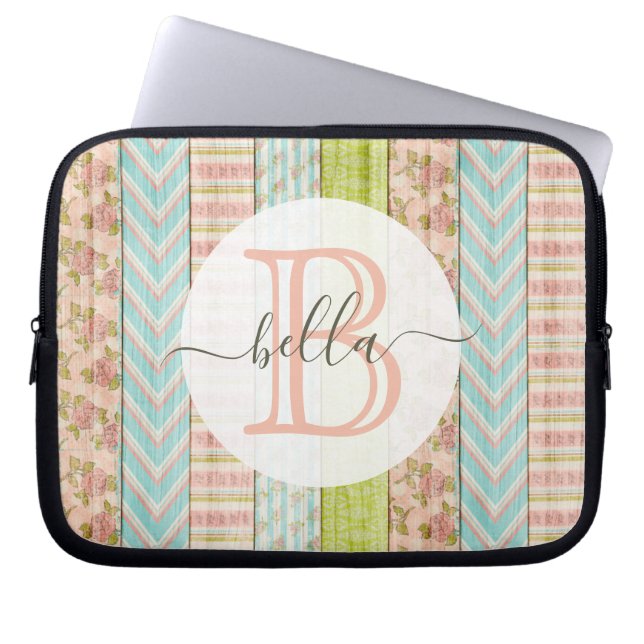 Funda Para Portátil Monograma Rosas de Shabby en cabaña de madera rúst (Frente)