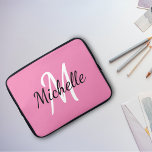 Funda Para Portátil Monograma sencillo y elegante Añadir su nombre   i<br><div class="desc">Funda portátil con fondo rosa y monograma personalizado blanco primer y primer nombre.</div>