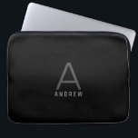 Funda Para Portátil Monograma simple moderno negro Nombre inicial<br><div class="desc">Monograma masculino moderno,  elegante y subestimado,  con nombre inicial y personalizado en una funda de portátil personalizada impresa en personalizado,  con un tipo de letra sans-serif clásico,  minimalista y de aspecto profesional,  para un aspecto sencillo,  profesional y moderno.</div>