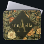 Funda Para Portátil Monograma William Morris de Floral Oscura Vintage<br><div class="desc">Este diseño sencillo y elegante presenta un elegante y oscuro patrón floral inspirado por William Morris en verde salvia, oro suave y rico óxido sobre un fondo negro. Mantenga su portátil o tablet protegido con estilo. Añadir un nombre para personalizarlo. Hace un gran Navidad o un regalo del Día de...</div>