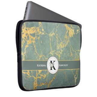 Funda Para Portátil Monograma y nombre elegantes en flor blanca sobre