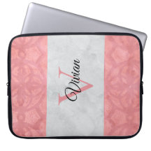 Monogramación De Batik Rosa Ruddy Y Acuarela Gris