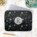 Funda Para Portátil Monogramado Olvídenme No Floral Azul Floral Acuare<br><div class="desc">Presentamos nuestro Funda electrónico Monogrammed Olvídenme,  no Blue Floral Watercolor! Con un encantador ilustracion de color azul sereno que se olvida de no ser de agua. Personalízalo con tus iniciales para un toque de elegancia floral.</div>