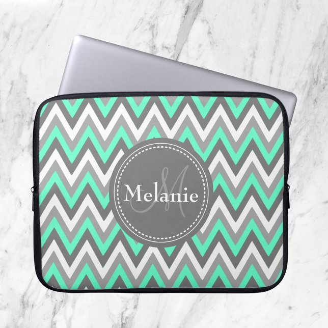 Funda Para Portátil Monogrammed Blue & Grey Chevron Pattern (Subido por el creador)
