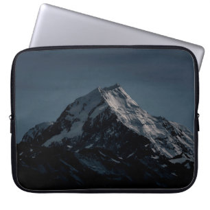 FUNDA PARA PORTÁTIL MONTAÑA CUBIERTA DE NIEVE DURANTE LA NOCHE