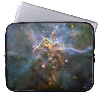 Funda Para Portátil Montaña mística en el espacio hubble de la nebulos