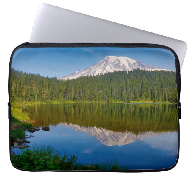 Funda Para Portátil Monte Rainier y Reflection Lake (Frente)