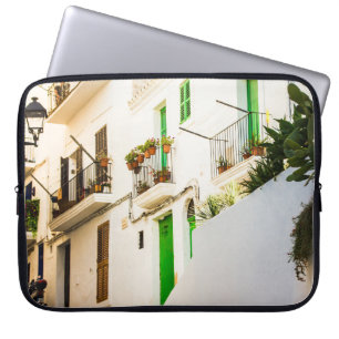FUNDA PARA PORTÁTIL MOTOCICLETA NEGRA CERCA DEL EDIFICIO DE MURO BLANC