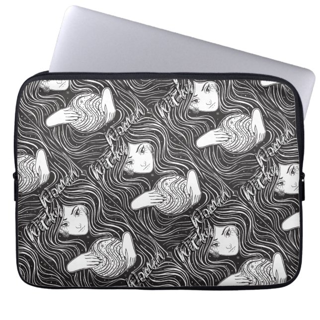 Funda Para Portátil Mujer Brujera Artista Negro y Blanco (Frente)