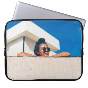 Funda Para Portátil Mujer con gafas de sol negras