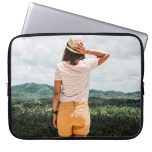 Funda Para Portátil Mujer con pantalones cortos amarillos